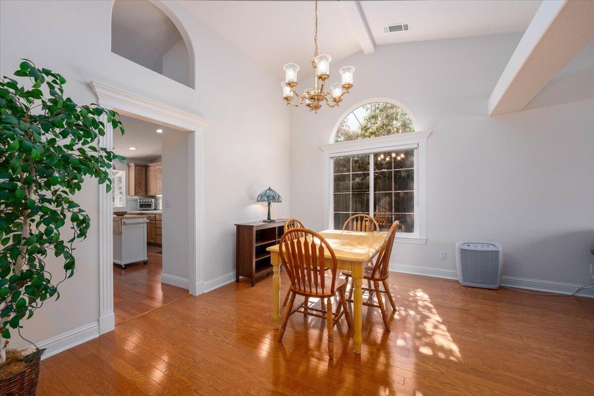 4078 Sunglow Drive Redding, CA 96001 - Photo 9 of 60 10-4078 Sunglow Dr (1 of 64)