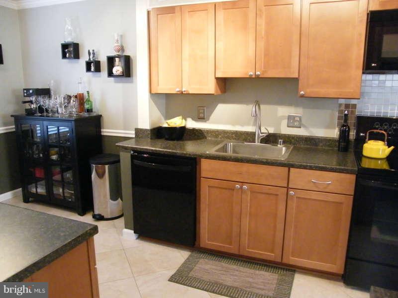 2232 Gunsmith Square Reston, VA 20191 - Photo 12 of 30 Kitchen
