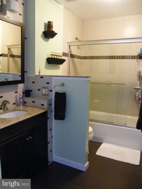 2232 Gunsmith Square Reston, VA 20191 - Photo 17 of 30 Bath (Master)