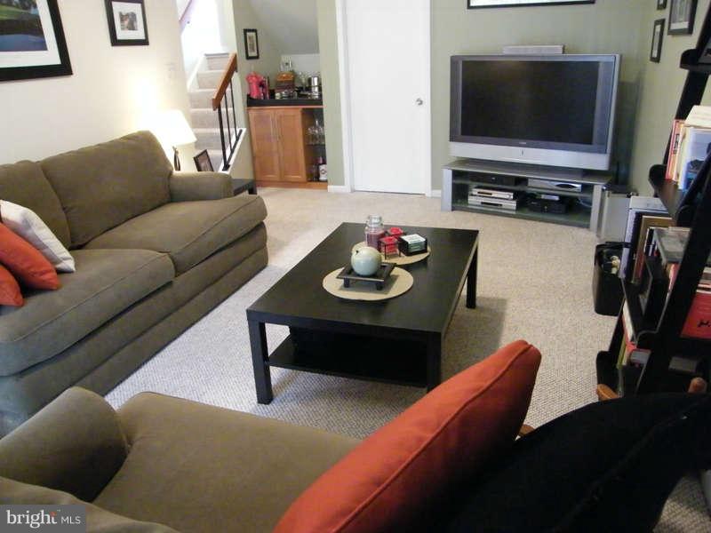 2232 Gunsmith Square Reston, VA 20191 - Photo 21 of 30 Family Room