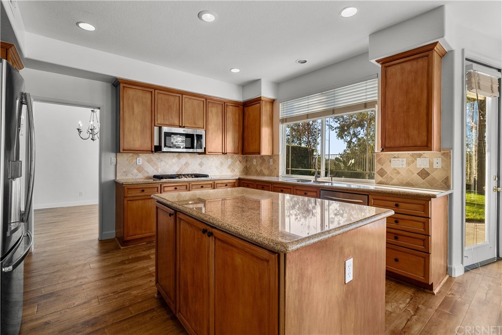 27557 Cunningham Drive Valencia, CA 91354 - Photo 13 of 37