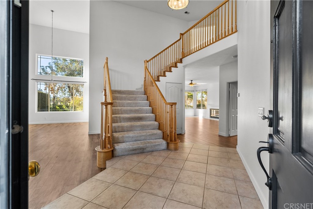 27557 Cunningham Drive Valencia, CA 91354 - Photo 5 of 37