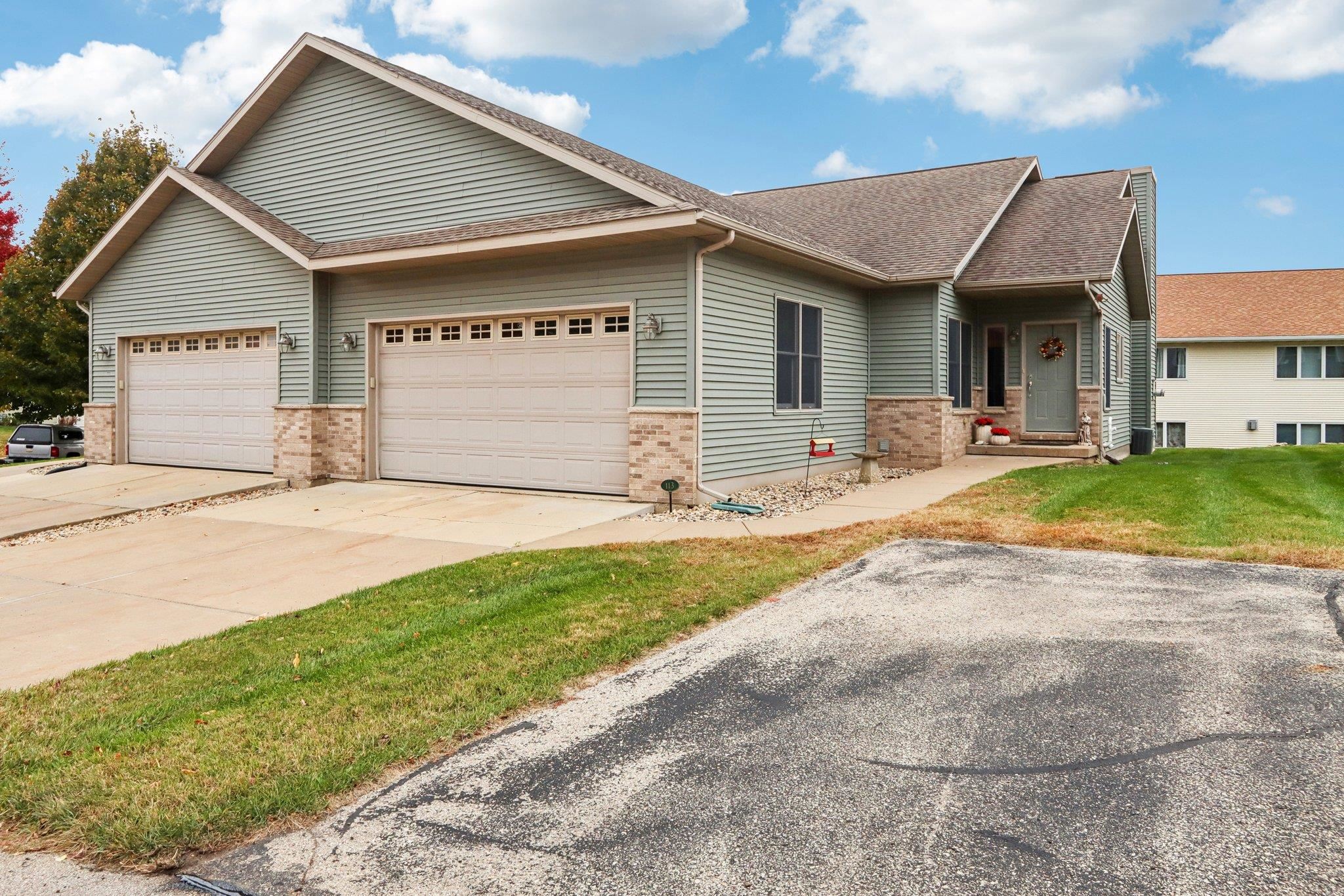 113 Jennifer Circle Mount Horeb, WI 53572 - Photo 3 of 35