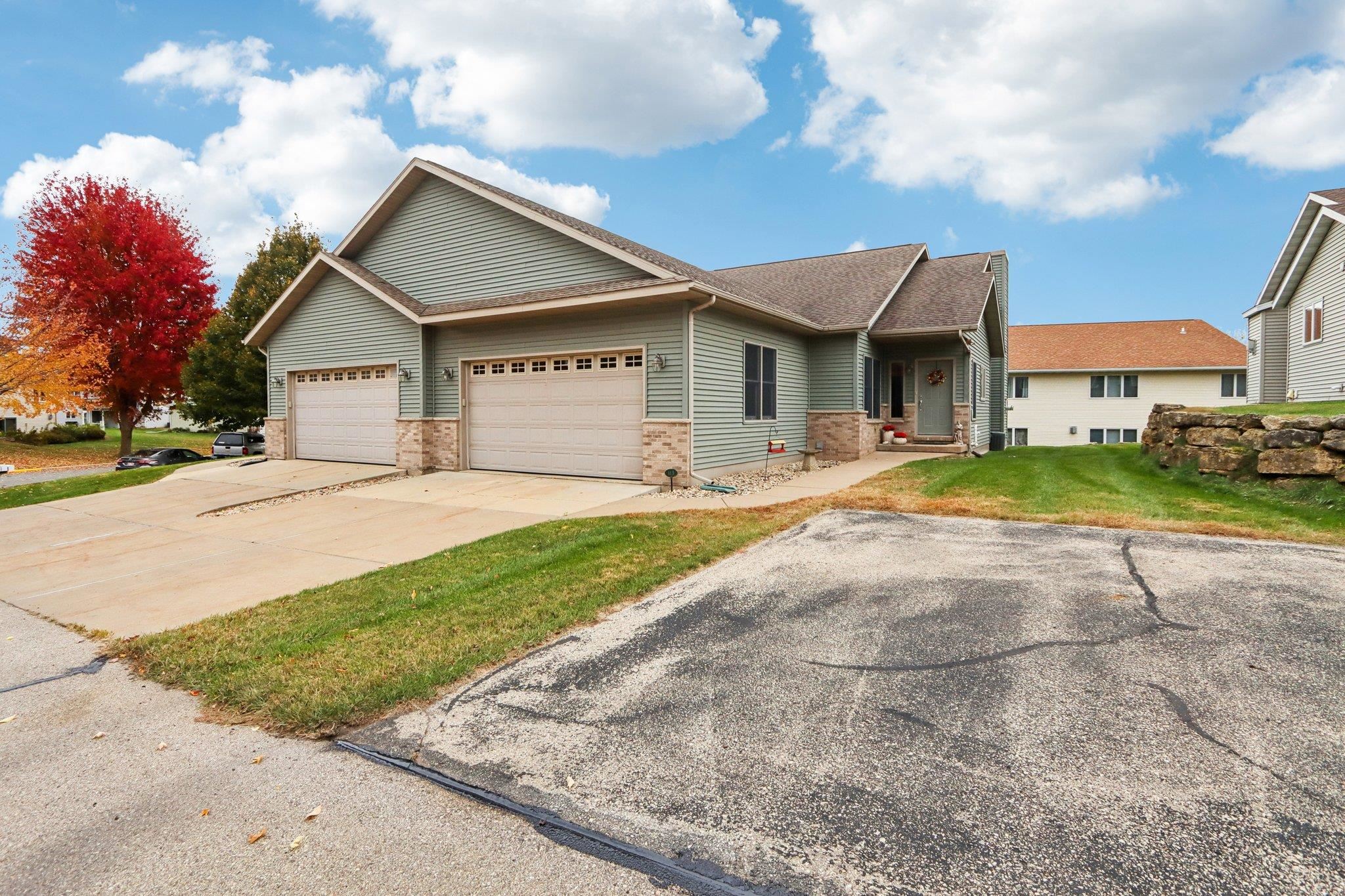 113 Jennifer Circle Mount Horeb, WI 53572 - Photo 4 of 35