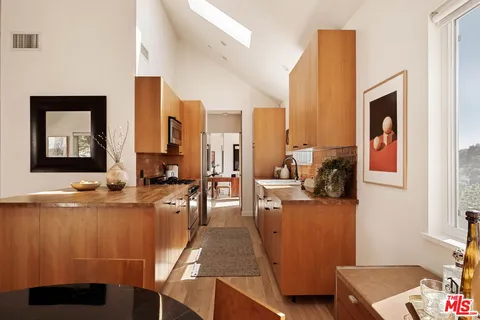 $1,549,000 | 2112 Duane Street, Los Angeles, CA 90039