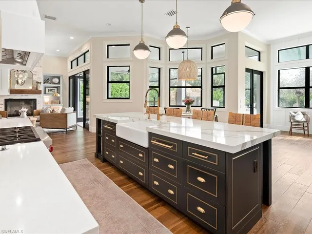 $2,600,000 | 2590 2nd Street Northwest, Naples, FL 34120