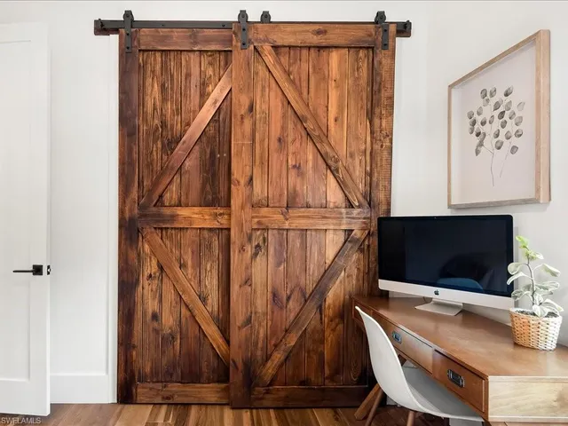 $2,600,000 | 2590 2nd Street Northwest, Naples, FL 34120