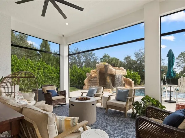 $2,600,000 | 2590 2nd Street Northwest, Naples, FL 34120