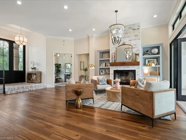 $2,600,000 | 2590 2nd Street Northwest, Naples, FL 34120