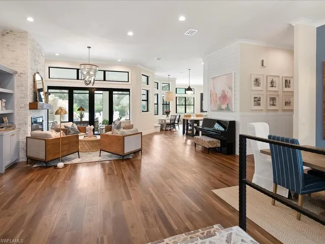 $2,600,000 | 2590 2nd Street Northwest, Naples, FL 34120