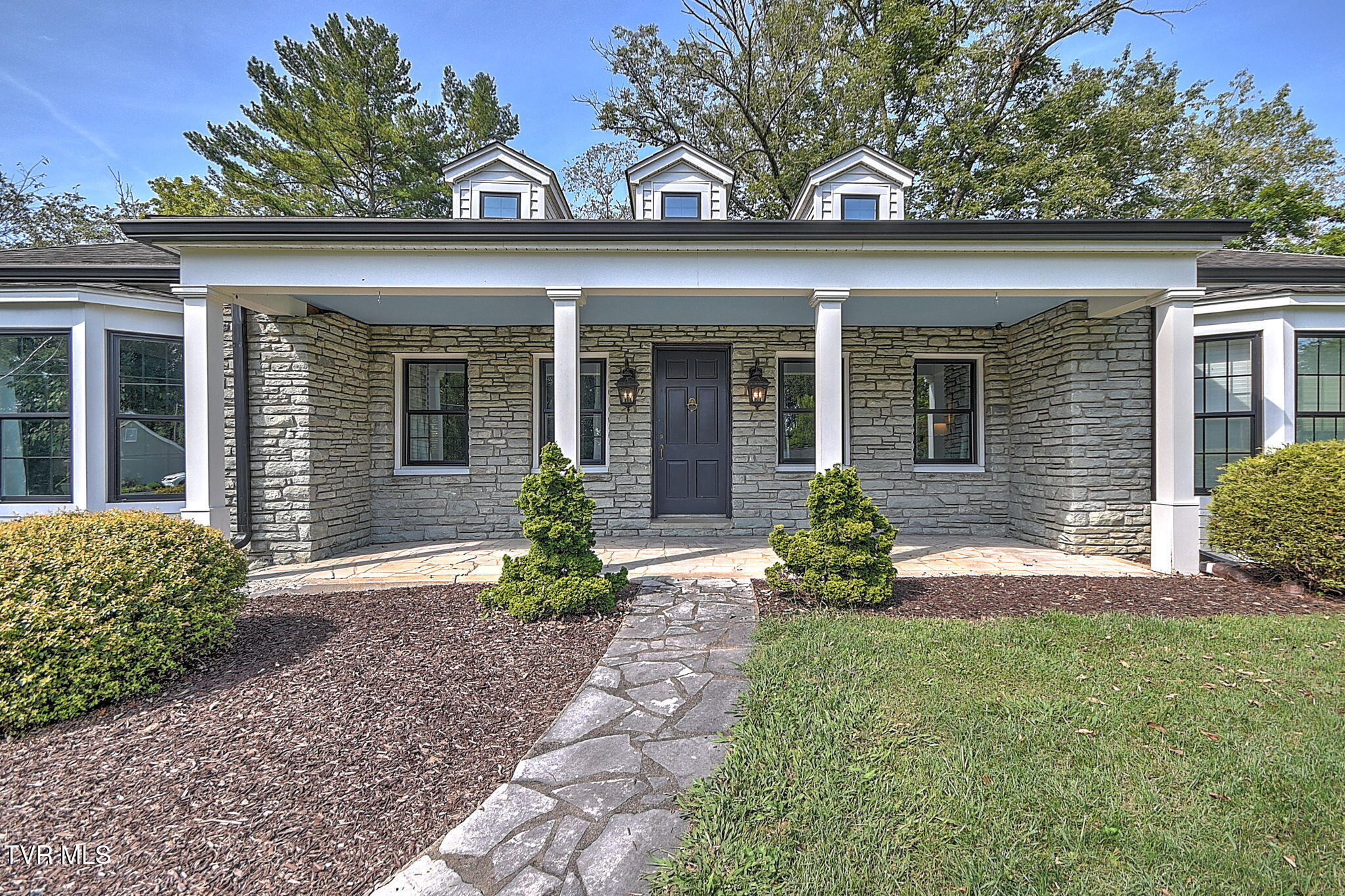 4-web-or-mls-204 Parkway KW-4