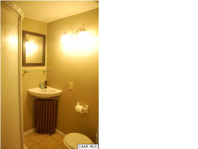 9991 Bridgeport Road Arvonia, VA 23004 - Photo 17 of 24 Second bathroom.