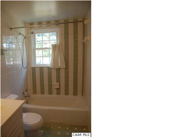 9991 Bridgeport Road Arvonia, VA 23004 - Photo 7 of 24 One of the two bathrooms.