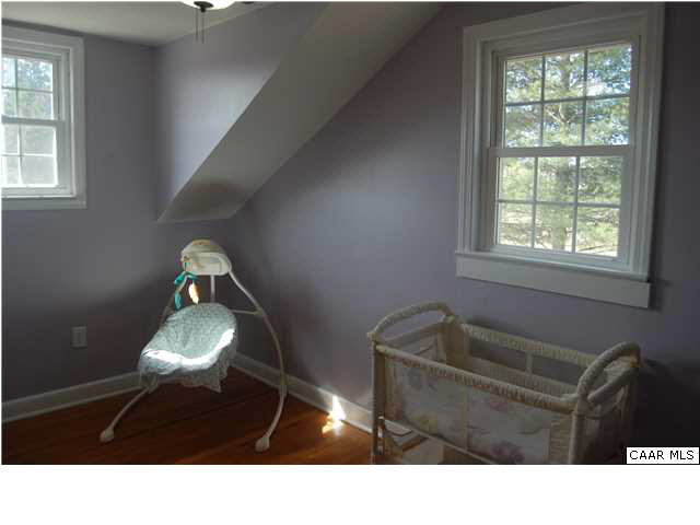 9991 Bridgeport Road Arvonia, VA 23004 - Photo 9 of 24 Smaller upstairs bedroom