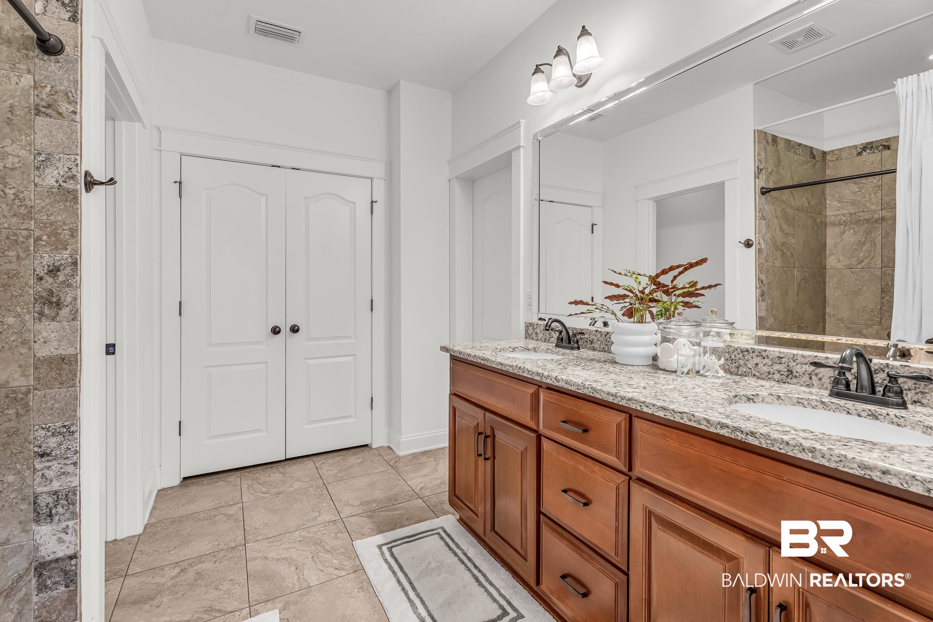 243 Hawthorne Circle Fairhope, AL 36532 - Photo 19 of 37 Dual Sinks