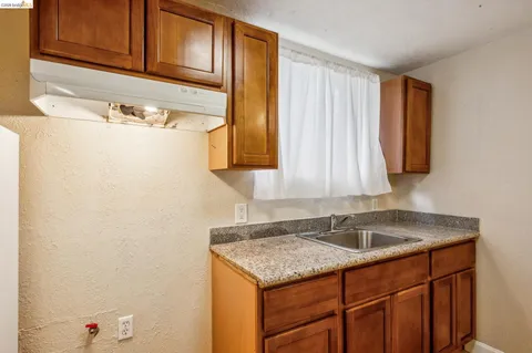 $699,000 | 1820 International Boulevard, Oakland, CA 94606
