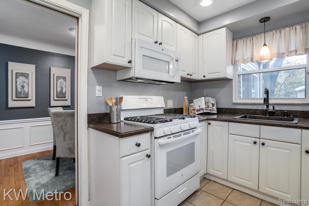 1108 West 12 Mile Road Royal Oak, MI 48073 - Photo 8 of 28