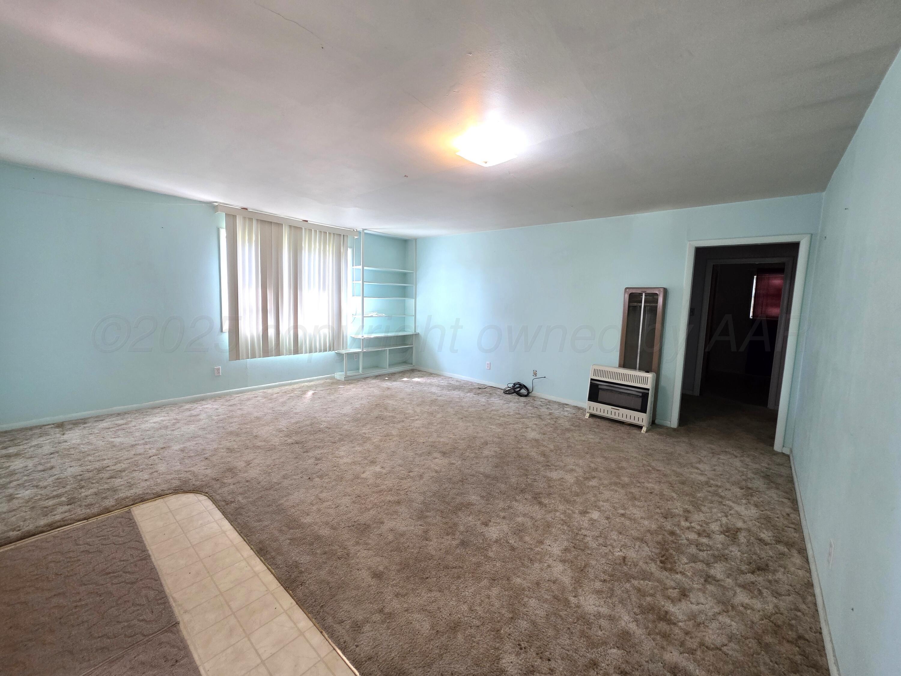 409 Heasley Street McLean, TX 79057 - Photo 3 of 19 Living Room