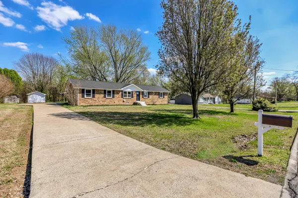 $380,000 | 4019 Highland Drive, Greenbrier, TN 37073