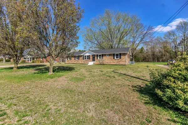 $380,000 | 4019 Highland Drive, Greenbrier, TN 37073