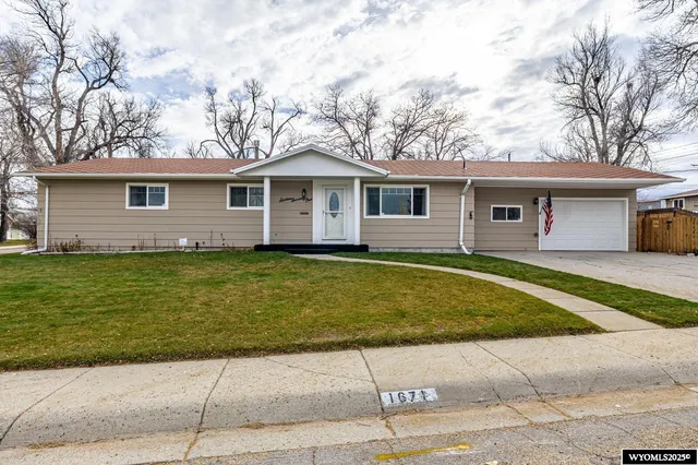 $340,000 | 1671 Farnum Street, Casper, WY 82601