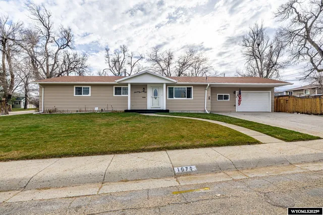 $340,000 | 1671 Farnum Street, Casper, WY 82601