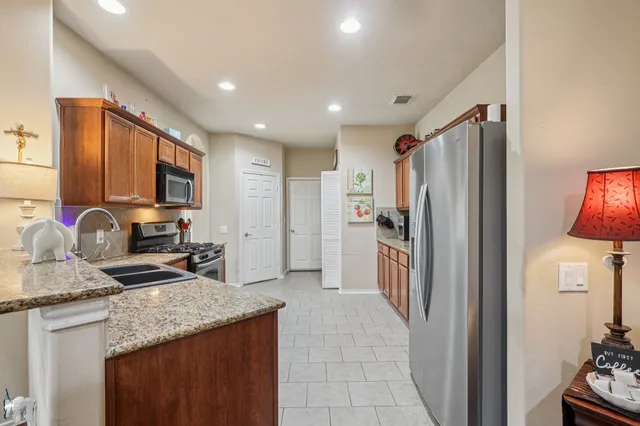 $335,000 | 30 Trafalgar Place, Conroe, TX 77384