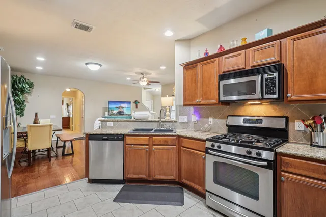 $335,000 | 30 Trafalgar Place, Conroe, TX 77384