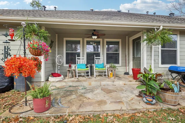 $335,000 | 30 Trafalgar Place, Conroe, TX 77384