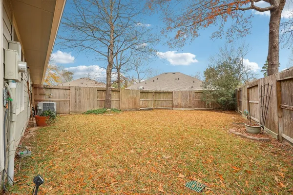 $325,000 | 30 Trafalgar Place, Conroe, TX 77384