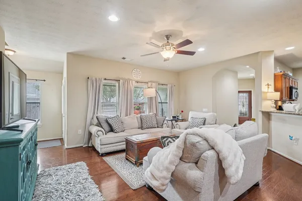 $325,000 | 30 Trafalgar Place, Conroe, TX 77384