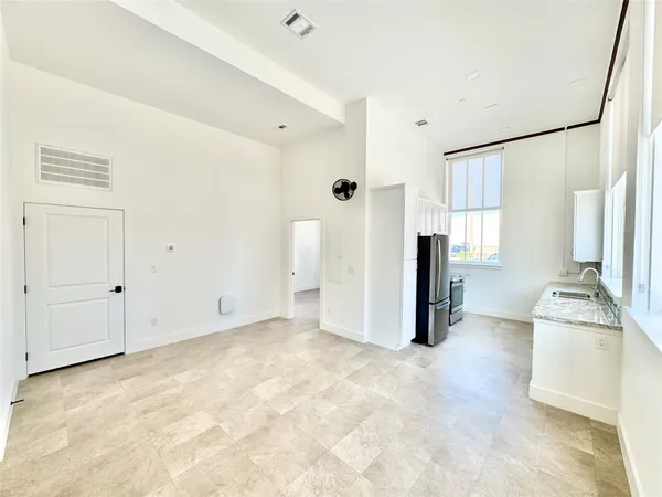 $1,700 | 2102 Mechanic Street, Unit 102, Galveston, TX 77550
