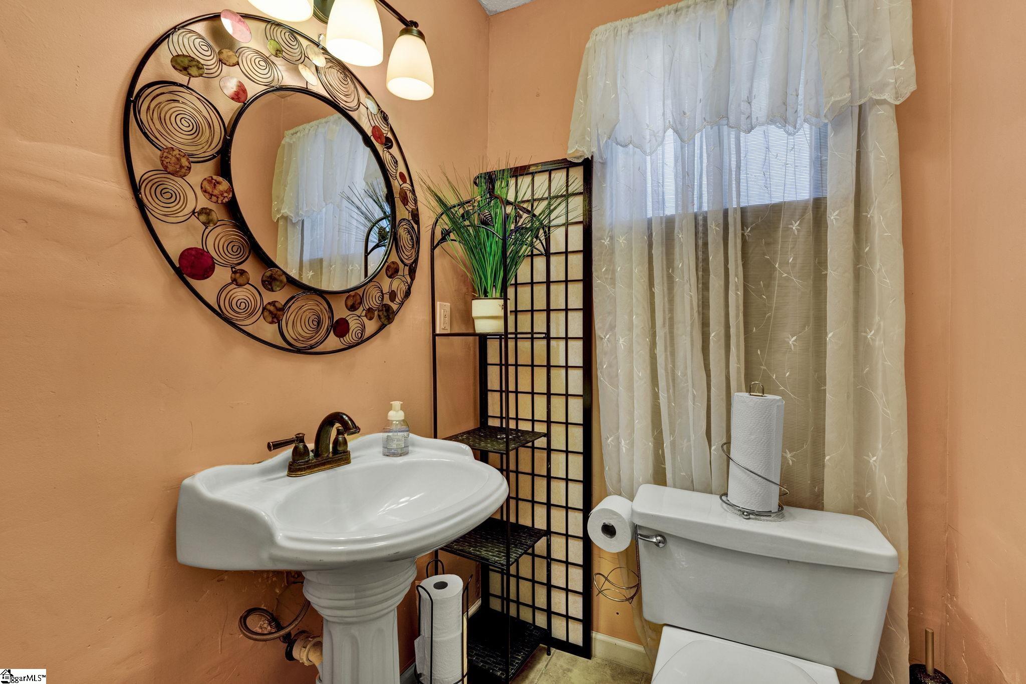 1222 Boiling Springs Road Greer, SC 29650 - Photo 14 of 35