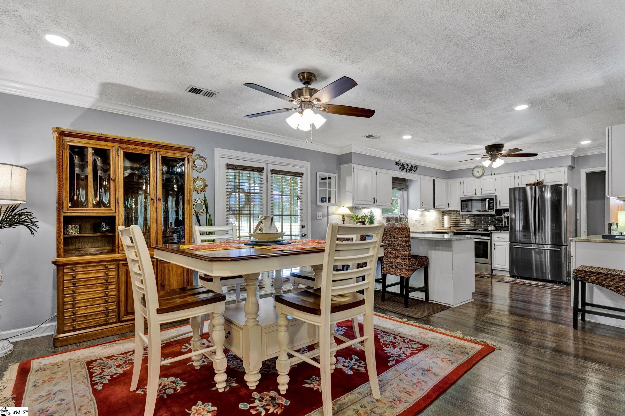 1222 Boiling Springs Road Greer, SC 29650 - Photo 6 of 35