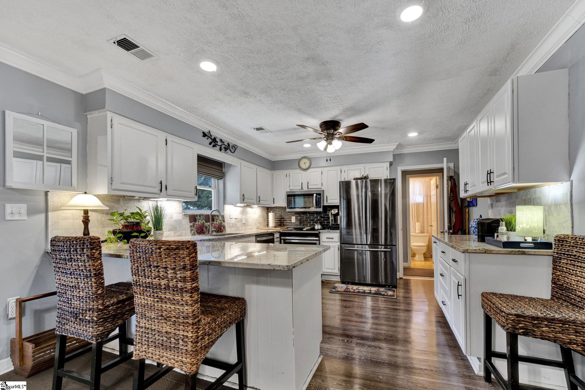 1222 Boiling Springs Road Greer, SC 29650 - Photo 9 of 35