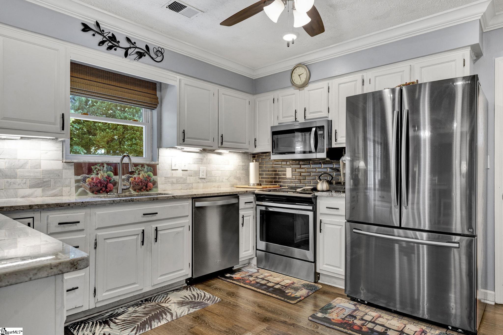 1222 Boiling Springs Road Greer, SC 29650 - Photo 10 of 35