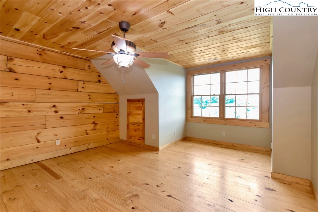 200 Nit Noi Row Boone, NC 28607 - Photo 31 of 45 en empty room with windows