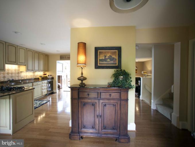 11086 Thrush Ridge Road Reston, VA 20191 - Photo 4 of 18 Interior (General)