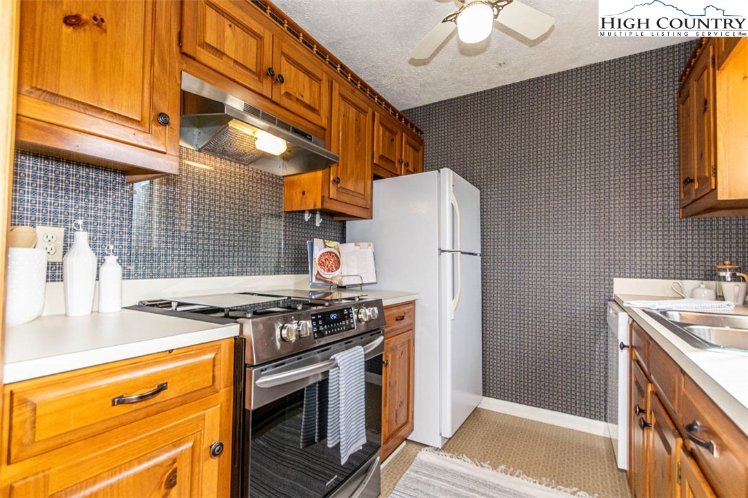 198 Meadow Ridge Road, Unit 10 Boone, NC 28607 - Photo 21 of 39 Gallery Image 21