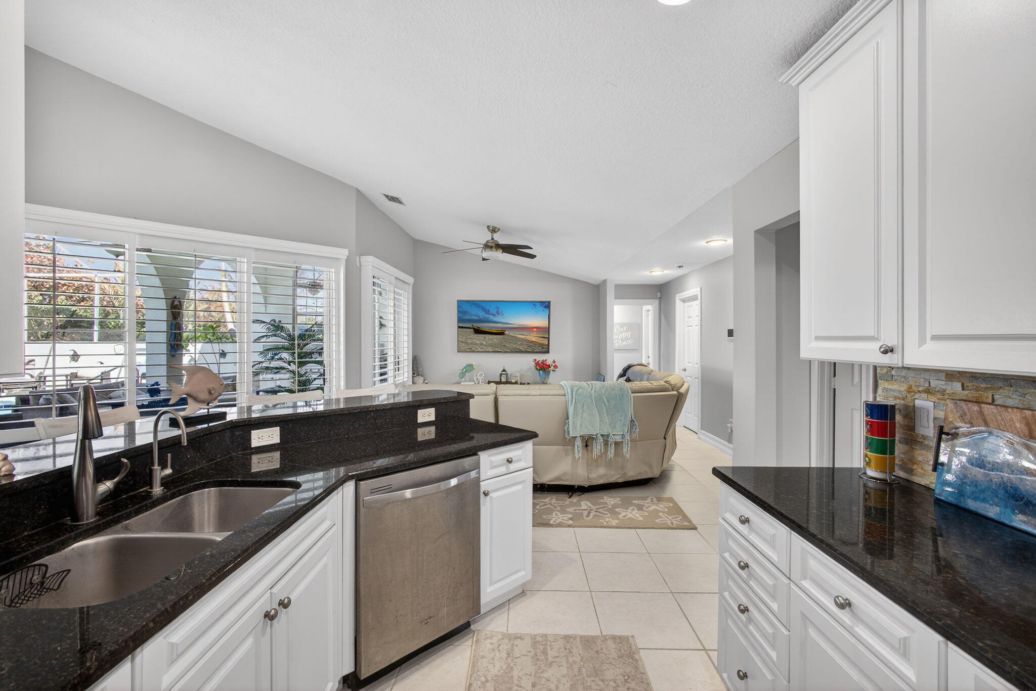 8075 Southeast Governors Way Hobe Sound, FL 33455 - Photo 12 of 35 Kitchen