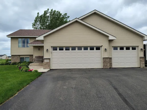 $290,000 | 332 Bavaria Lane, Waverly, MN 55390
