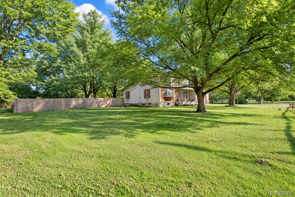 2481 South Genesee Road Burton, MI 48519 - Photo 6 of 31 Gallery Image 6
