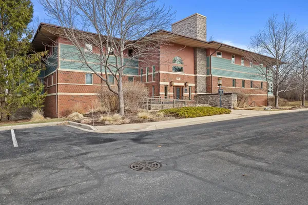 $625,000 | 415 South Wells Street, Unit 303, Lake Geneva, WI 53147