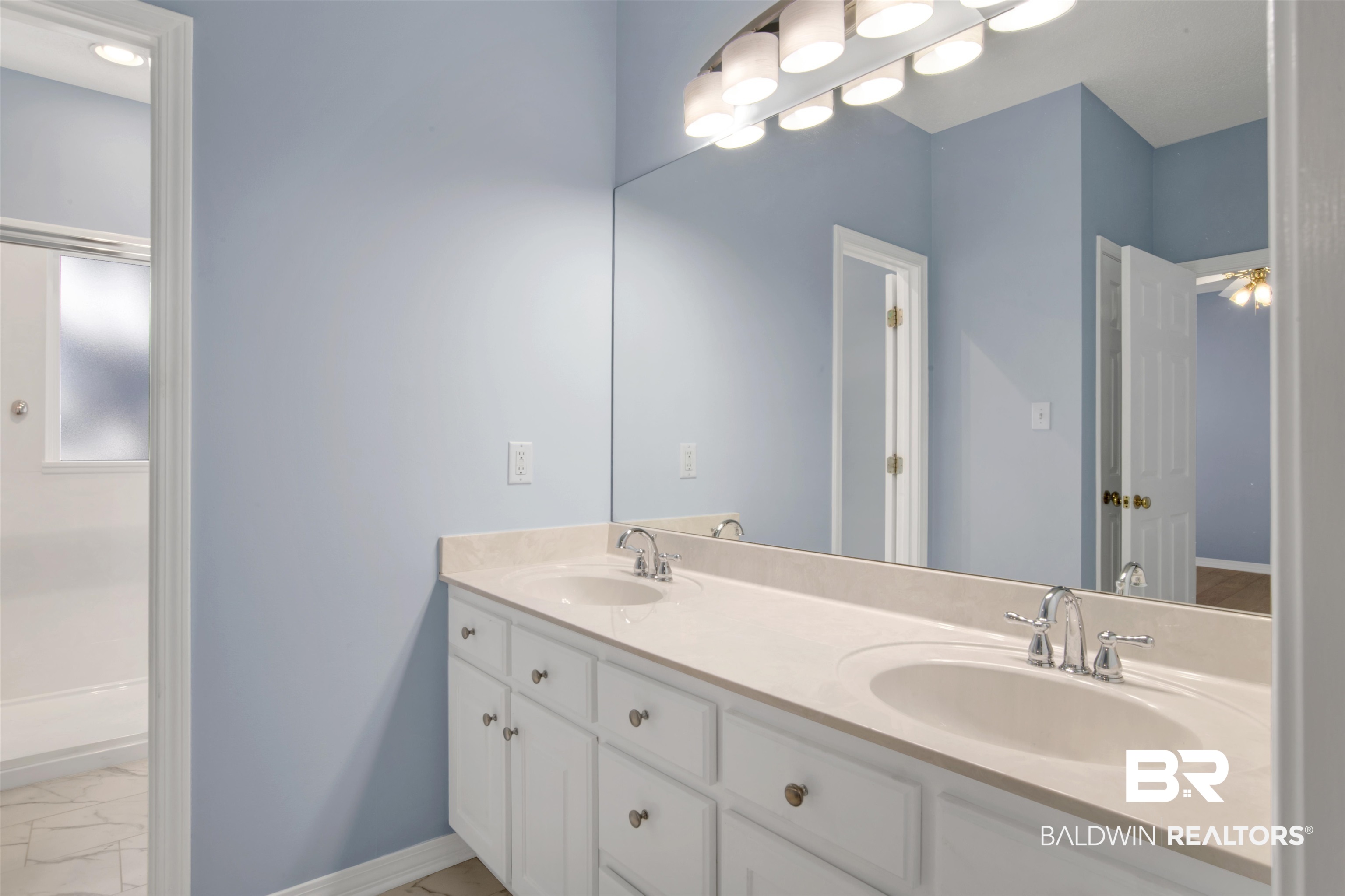 125 Woodruff Court Mobile, AL 36608 - Photo 17 of 27 Primary Bathroom featuring vanity