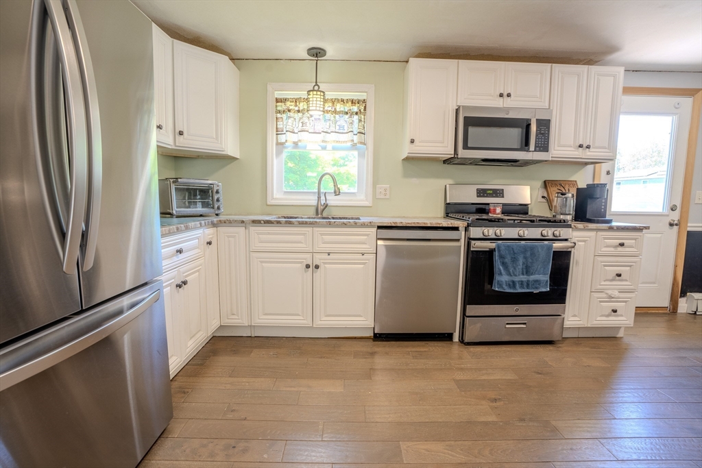 18 Plainfield Road Pepperell, MA 01463 - Photo 5 of 20