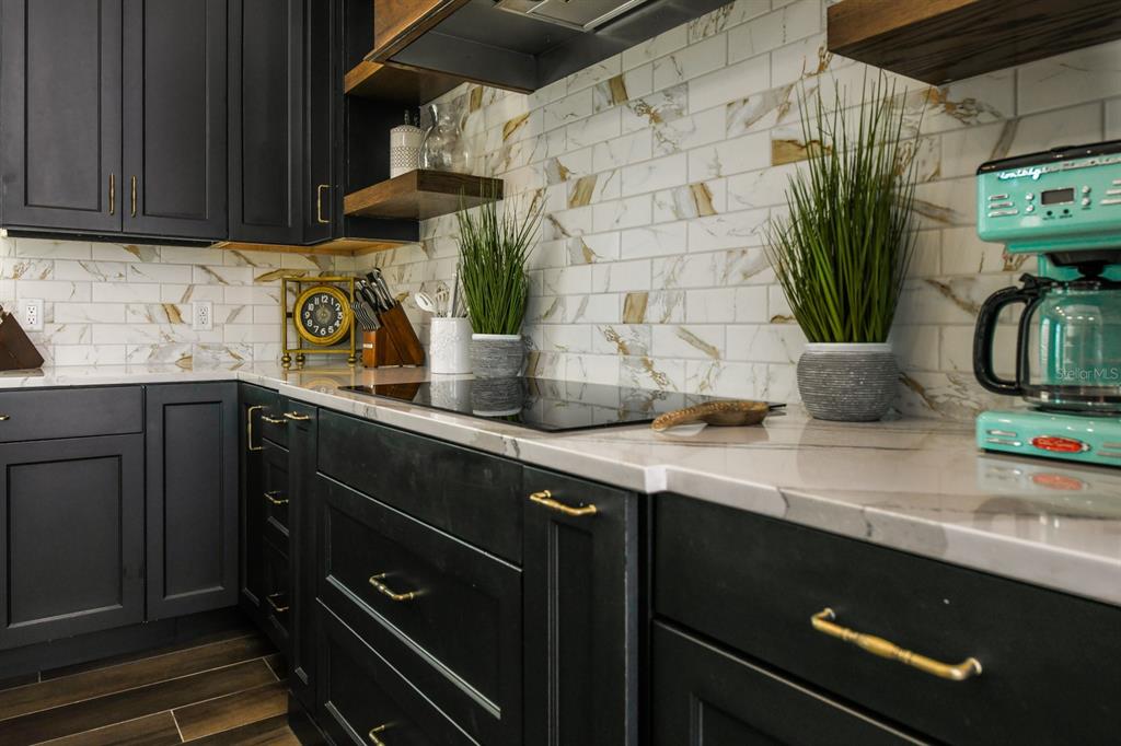 340 Jackson Drive Sarasota, FL 34236 - Photo 23 of 100 a kitchen with a sink and cabinets