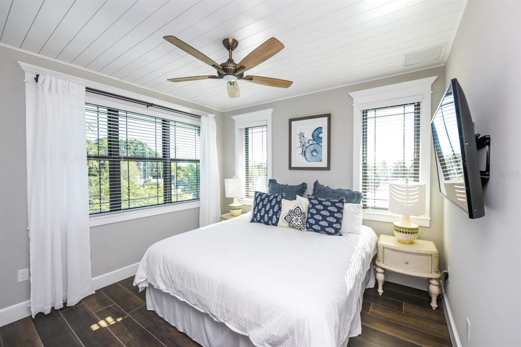 340 Jackson Drive Sarasota, FL 34236 - Photo 30 of 100