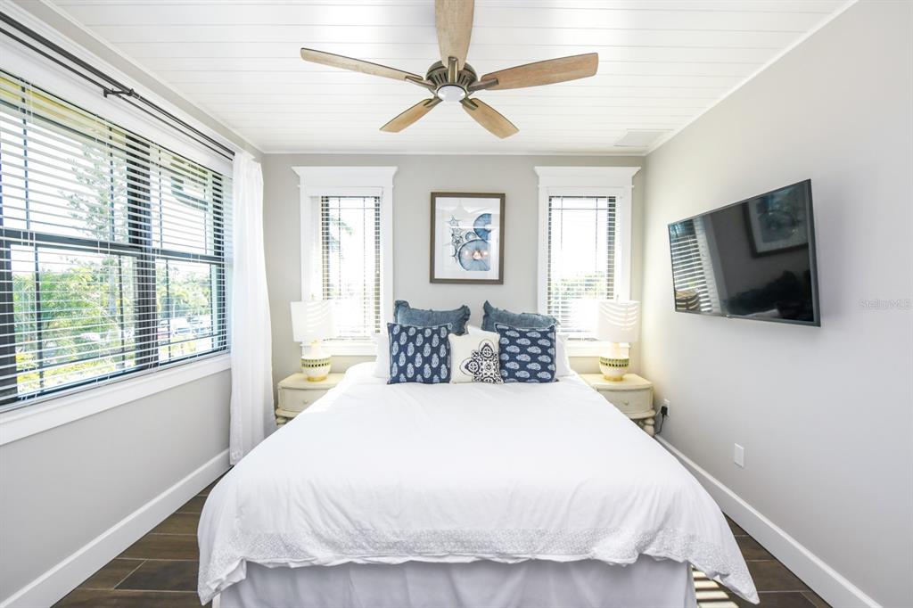 340 Jackson Drive Sarasota, FL 34236 - Photo 31 of 100