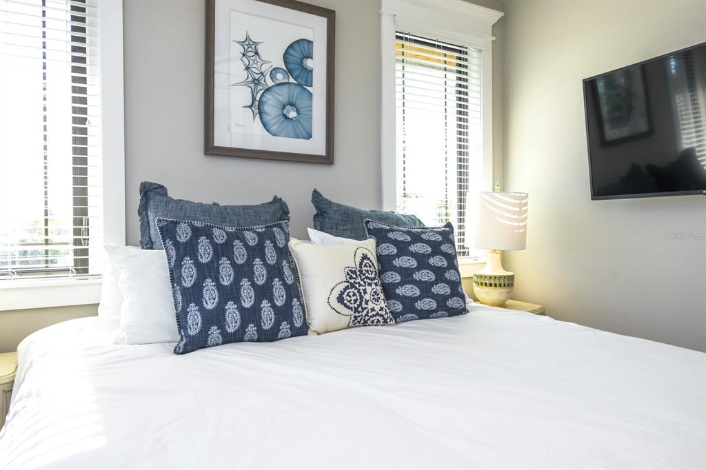 340 Jackson Drive Sarasota, FL 34236 - Photo 33 of 100