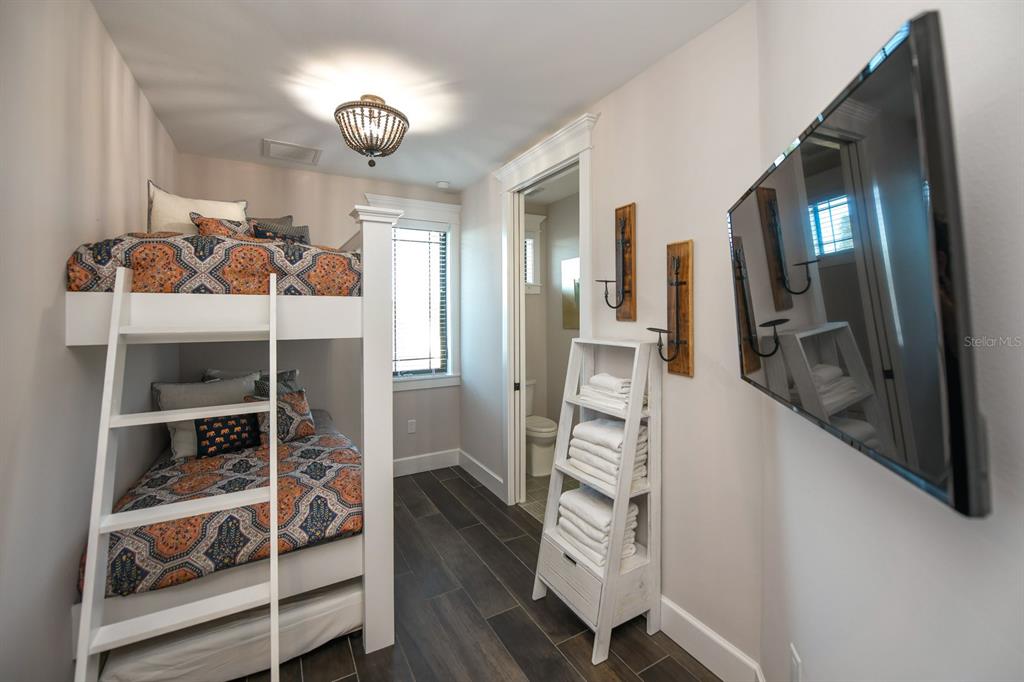 340 Jackson Drive Sarasota, FL 34236 - Photo 34 of 100 a view of a livingroom with wooden floor and a ceiling fan